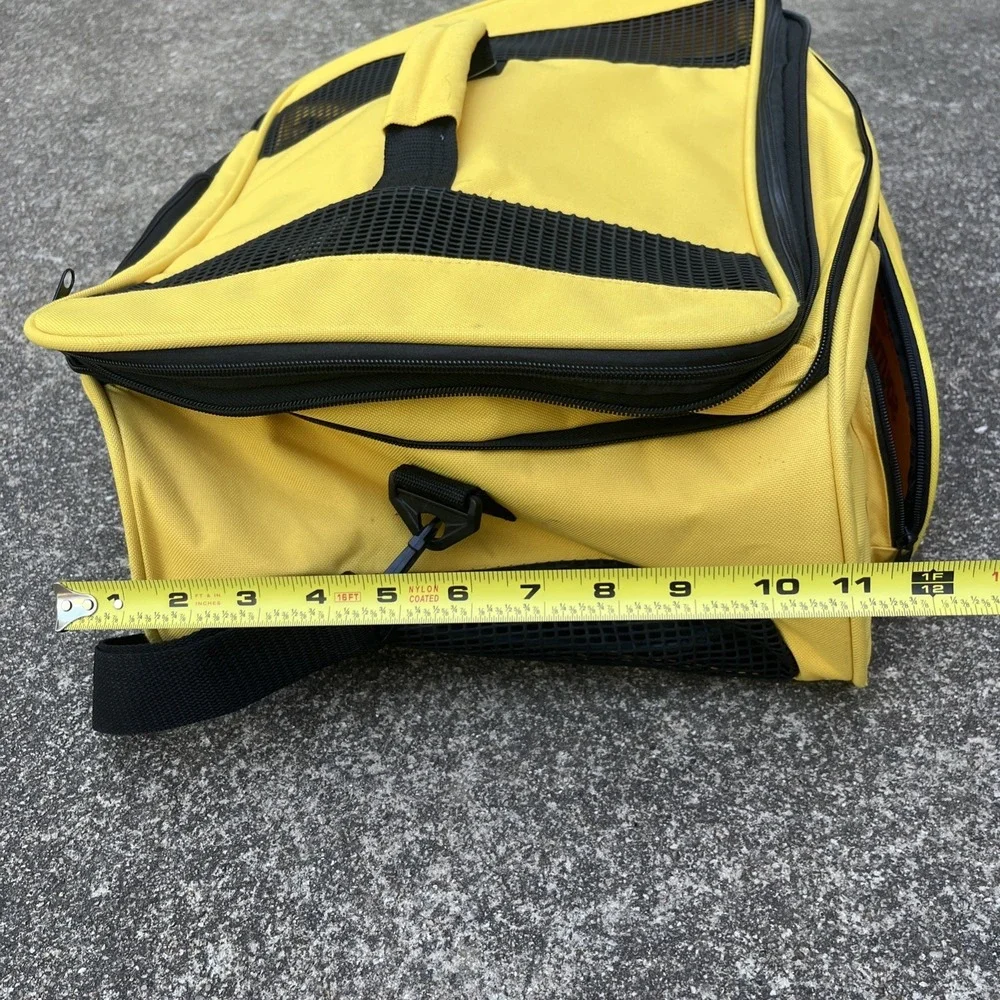Southwest Airline Approved Pet carrier Large 18 X 13.5 X 10 Vented‎ & Expandable